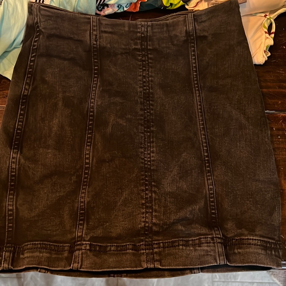 Free people / Urban outfitters black fitted skirt 6